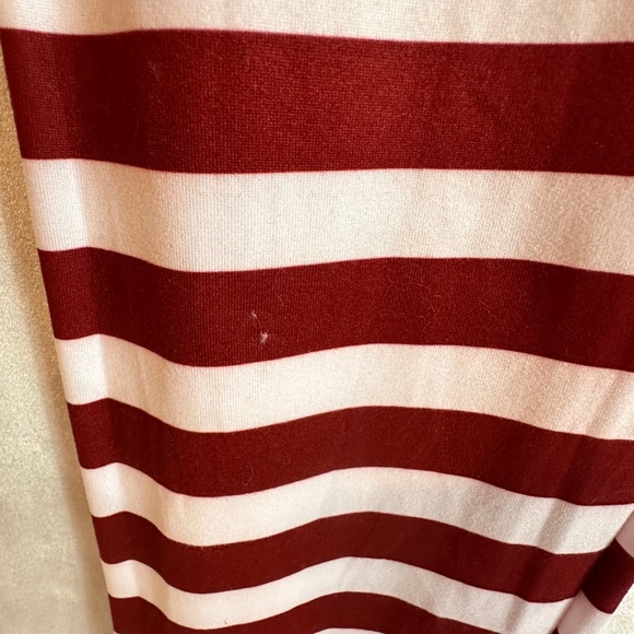 Pajama top and bottom set, red white and green for the holidays - Picture 4 of 6